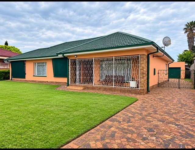 3 BEDROOM HOUSE FOR SALE IN SONLAND PARK